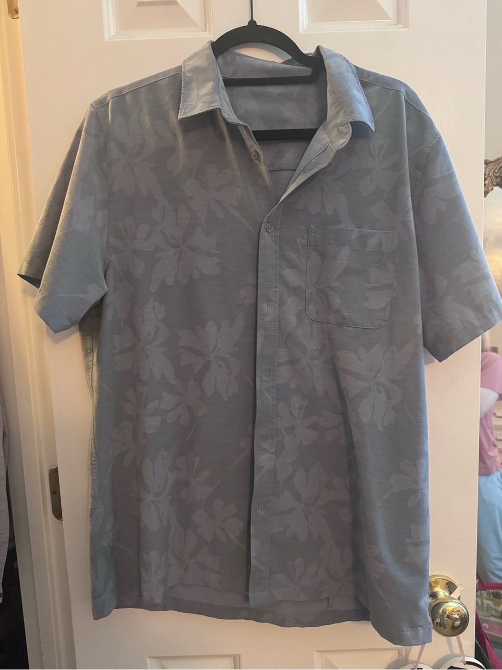 Vuori Men’s Bridge Button Down Aloha Print Gray Large